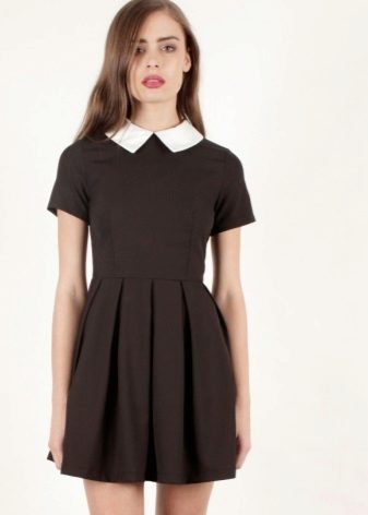 Dress with a skirt plise for figure type Pear