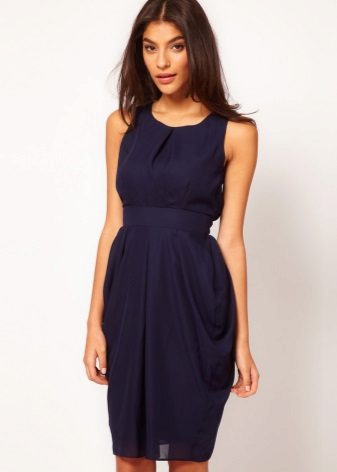 Dress with a skirt a tulip for an inverted triangle type figure