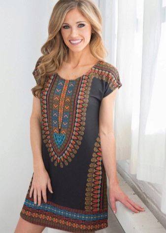 Dress with an ethnic pattern on the chest