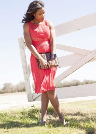 Dress with a pleated skirt for full