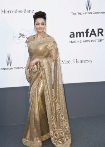  Aishwarya Paradise in a sari 2013