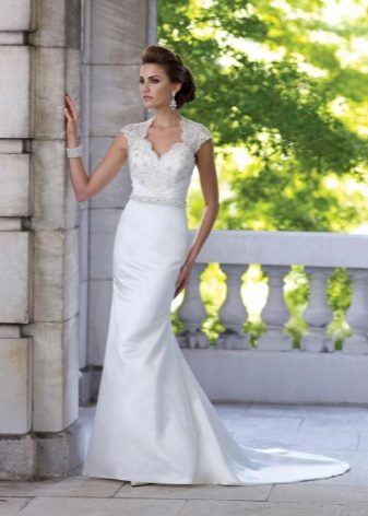 Wedding dress sheath with lace top