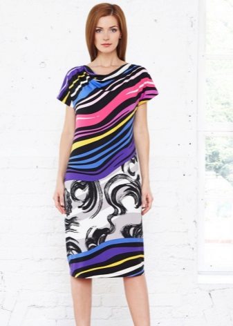 Mid-length homemade color dress with abstract print