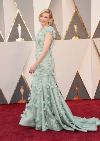 Cate Blanchett on the Oscar Red Carpet