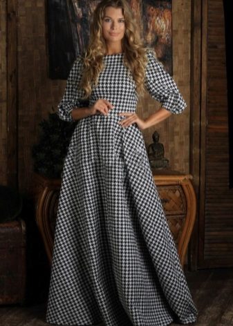 Long to the floor dress crows feet with a full skirt