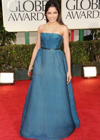 Belt to a long dress with a bell skirt