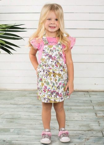 Summer dress for a girl of 4 years