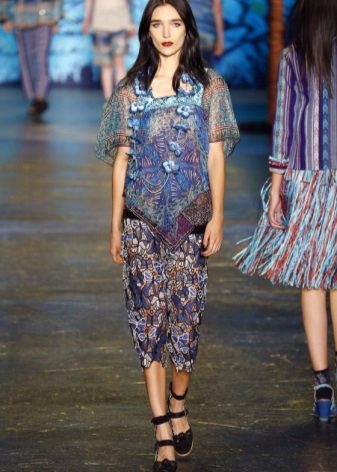 Fashionable tulle dress for spring-summer 2016