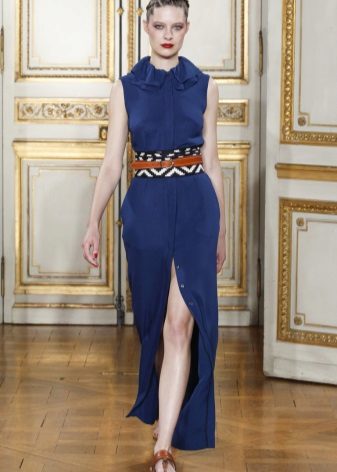 brown shoes to blue dress