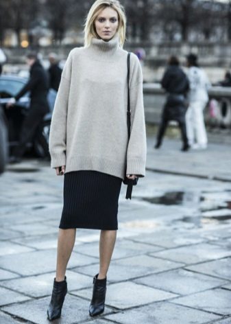 Ankle boots for knit skirt