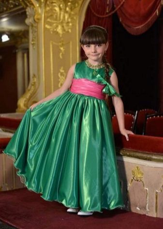 Graduation dress in kindergarten green to the floor