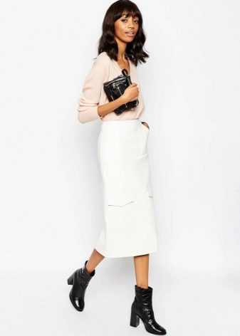 White pencil skirt with pockets