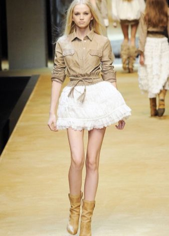 White fluffy miniskirt with frill