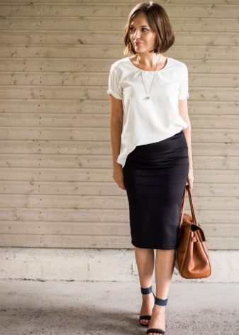 Black pencil skirt in combination with a white blouse