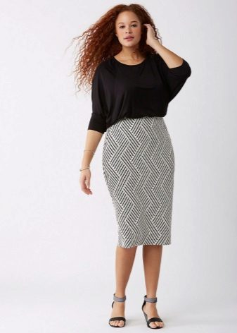 Long skirt pencil with a vertical print for obese women
