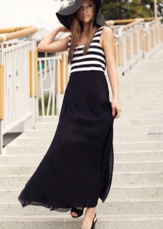 Half skirt long skirt in combination with a striped T-shirt and a hat