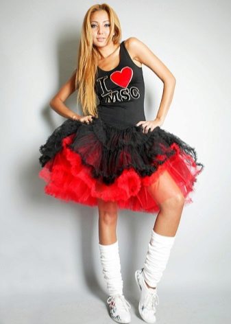 A short fluffy American red and black skirt