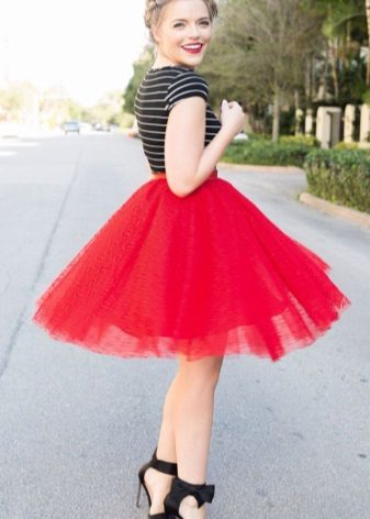 Red short full skirt