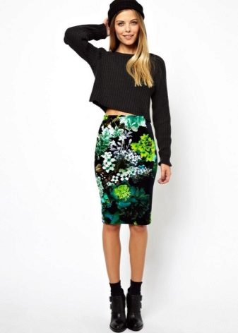 Pencil skirt with bright floral print