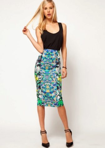 Pencil skirt with bright floral print