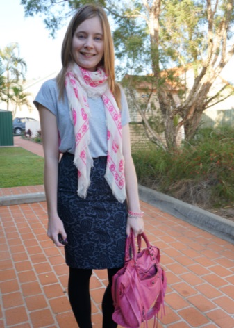 Pencil skirt in combination with a scarf