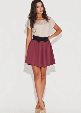 Short half skirt with elastic