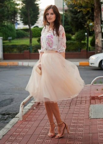 Summer skirt below the knee of tulle