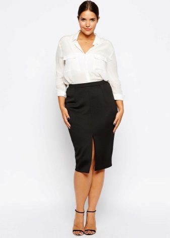 Skirt with a slit