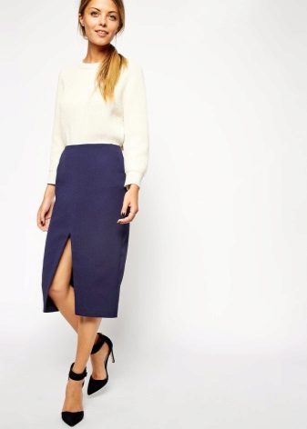 Skirt with a slit and jumper