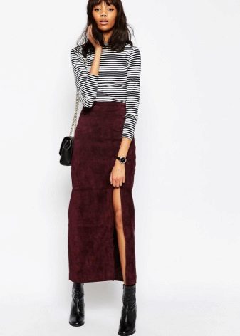 Long skirt with a slit