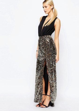 Long skirt with a slit