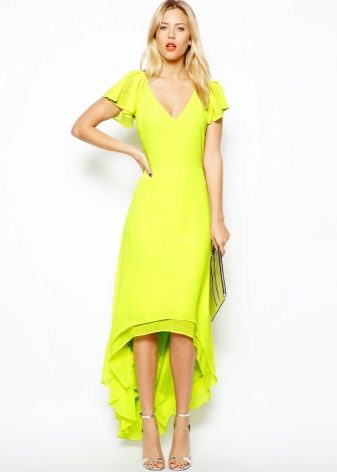 Evening dress with a train of bright color