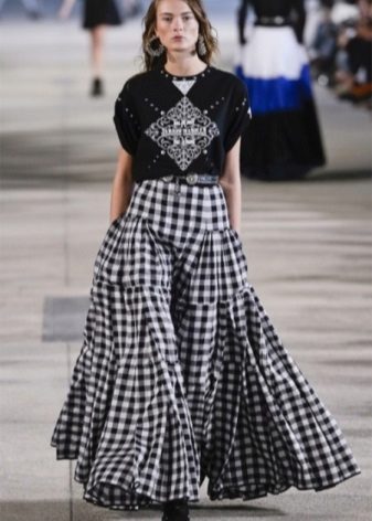 Check skirt sun to the floor