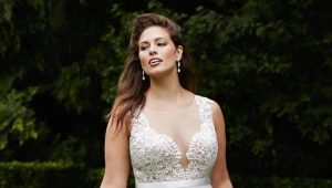 Wedding dresses for full
