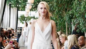 Dress with low waist - a coup in women's fashion