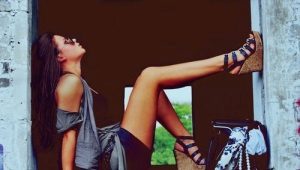 Summer sandals on the platform