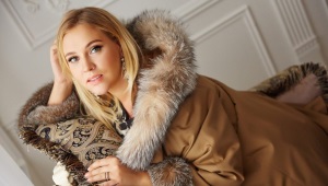 Coat with podstezhkoy