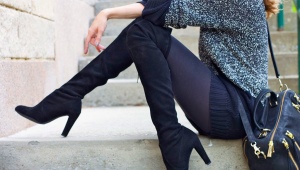 Boots with a thick heel