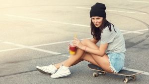 How to wash white sneakers?