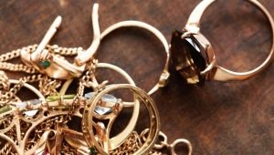 How to clean gold at home?