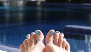 Turquoise pedicure: original ideas and tips for making