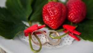 What can you give for 33 years of living together?