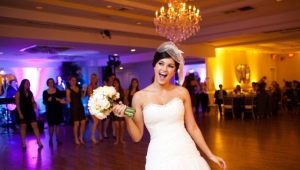 How did the tradition of throwing a bouquet by the bride begin and is there an alternative to it?