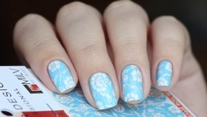 Fashionable ideas of combining blue and white colors in manicure