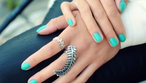 Fashion trends turquoise manicure
