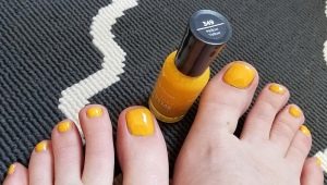 Orange pedicure: tips on choosing and creating a design