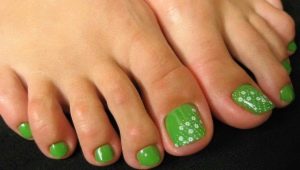 Green Color Pedicure