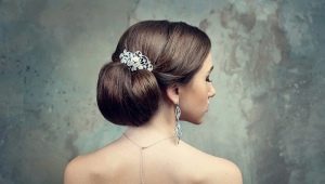 Wedding hairstyles: beautiful high styling with veil, tiara and crown