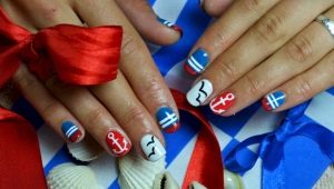 Stylish ideas of sea manicure with an anchor