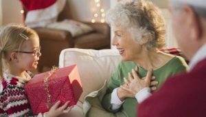 What to give a grandmother?